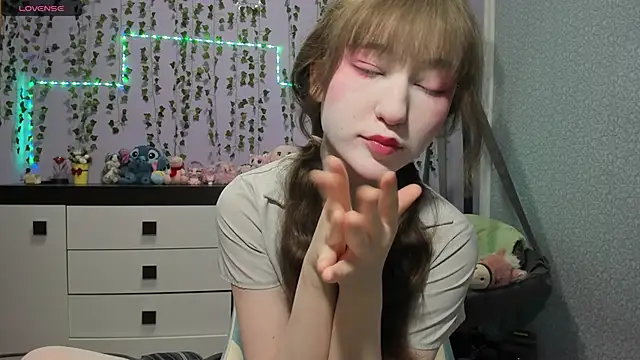 Yoonhee_kin Live XXX chat