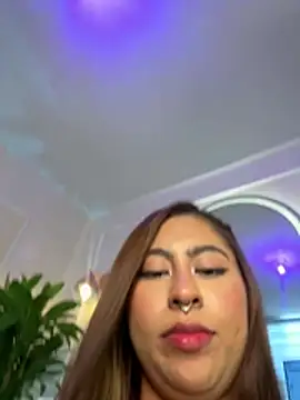 ThamaraGen_ Adlı Modelin Canlı XXX Sohbeti