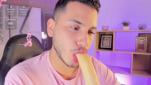 Онлайн чат XXX Axel_grey_