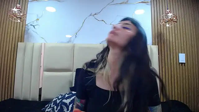 Chat XXX ao vivo de Naughty_Kittenm
