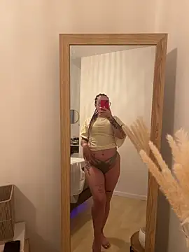 queenlo_xxx Live XXX Chat