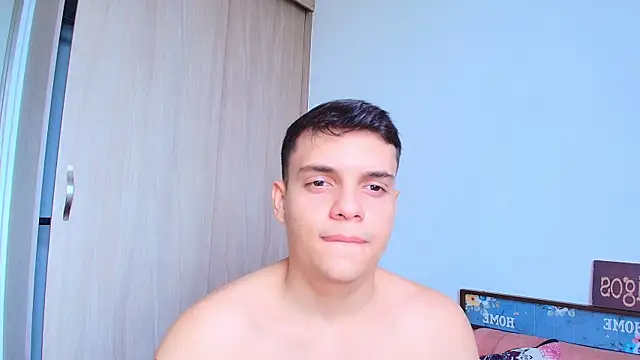 XXX chat uživo modela james_carter1