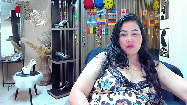 BBWLuxuryMuse Chat XXX in diretta