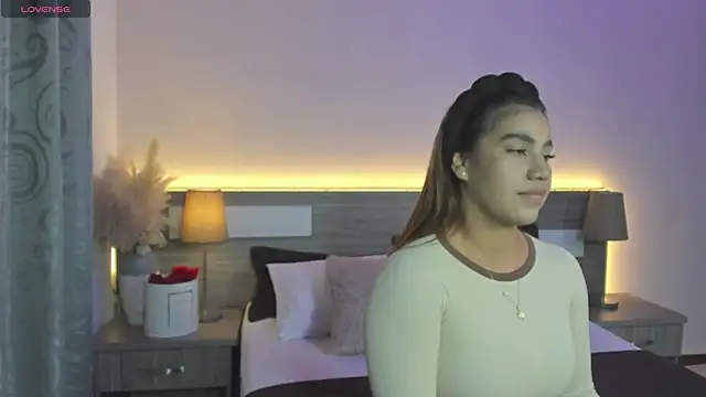 ZarahFoxx's Live XXX Chat