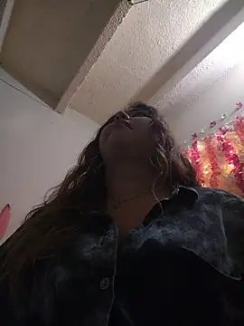 CurvyLolaX লাইভ XXX চ্যাট
