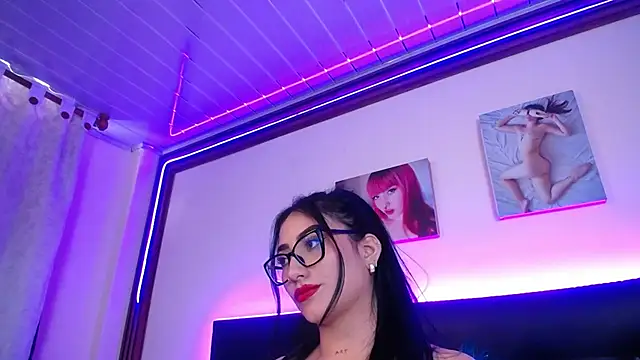SeleneMore Live XXX Chat