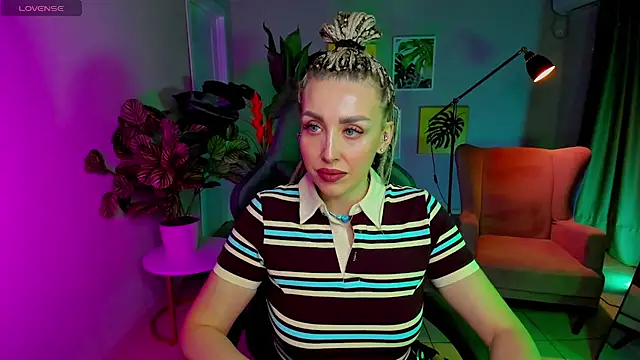 MonicaRiley's Live XXX Chat