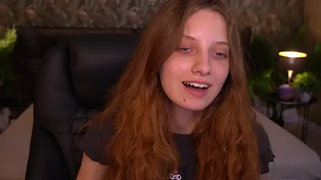 XXX chat uživo modela CuteeFoxy