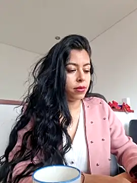 Luianna Adlı Modelin Canlı XXX Sohbeti