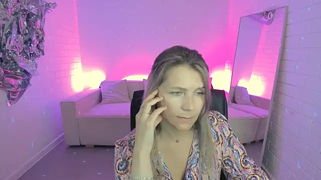 Chat XXX en directo de NicoleHitman