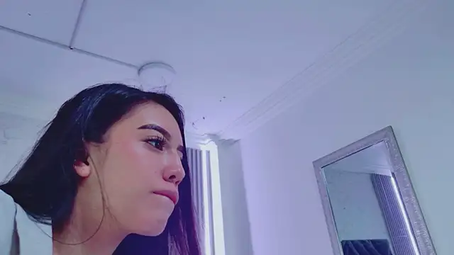 AmyTorres_ Adlı Modelin Canlı XXX Sohbeti