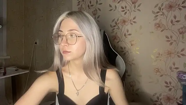 WhitePowerGirl's Live XXX Chat
