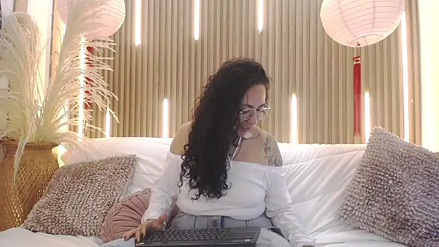 Velvet_Curly – Live XXX-chat