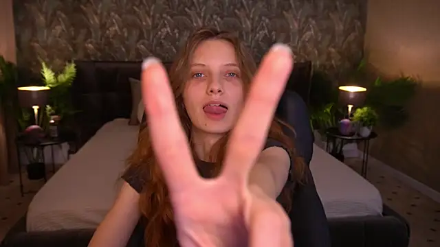 CuteeFoxy Adlı Modelin Canlı XXX Sohbeti