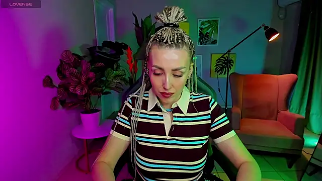 MonicaRiley élő XXX-chatje