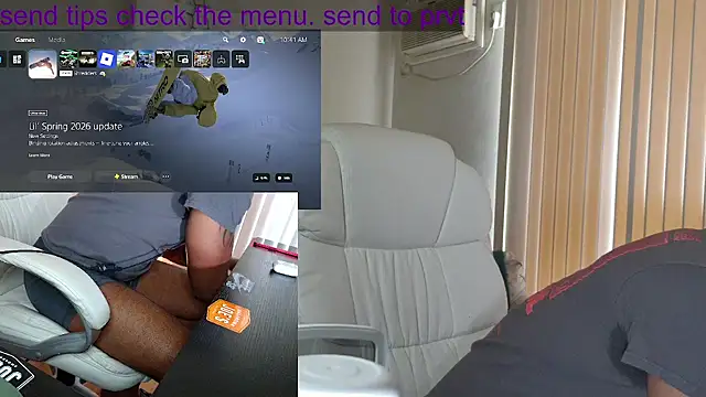 FreakyRu Show in webcam