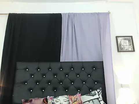 Mia_Hiills' Live XXX Chat