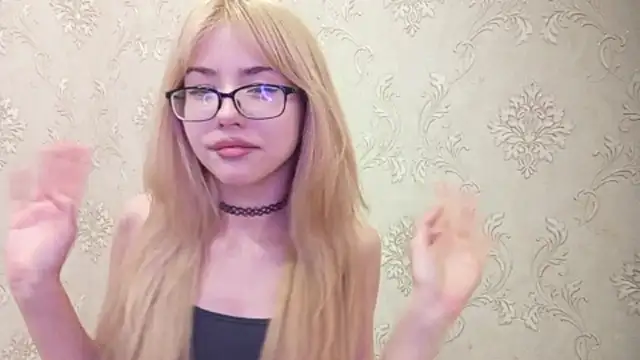 DelicaBrome Chat XXX in diretta