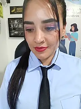 Chat +18 de MAYE__13 ao vivo