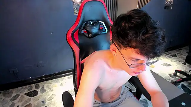 AngeloBocellii Show in webcam