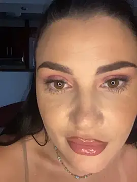 AylaSparkk Adlı Modelin Canlı XXX Sohbeti