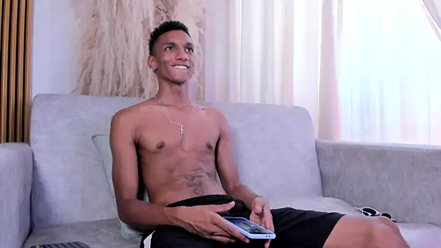 XXX chat uživo modela JulienSaint