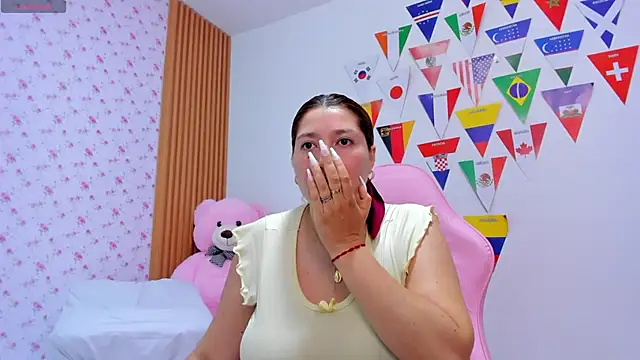 Soyqueen লাইভ XXX চ্যাট