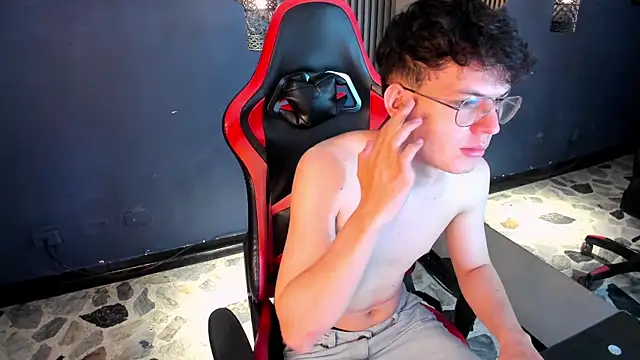 Chat +18 de AngeloBocellii ao vivo