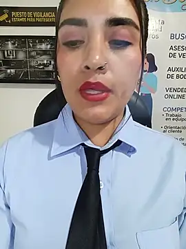 MAYE__13 Adlı Modelin Canlı XXX Sohbeti