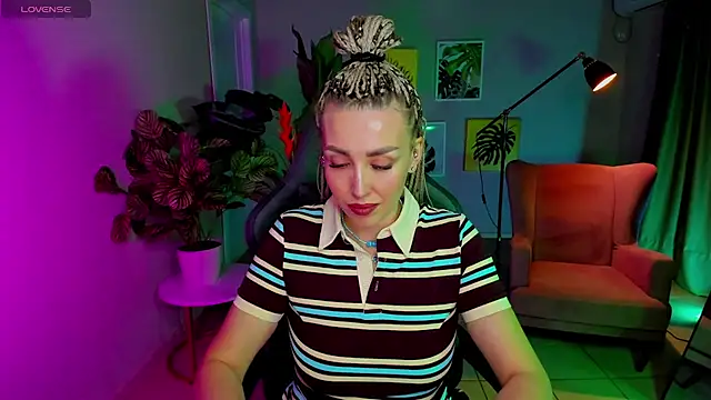 MonicaRiley Chat XXX in diretta
