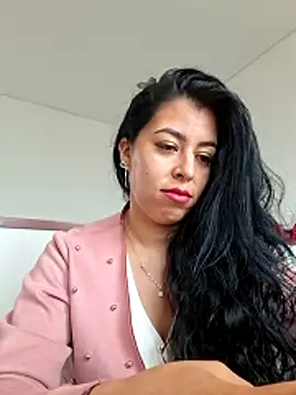 Luianna Adlı Modelin Canlı XXX Sohbeti
