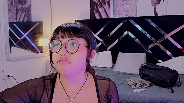 צ'אט XXX בשידור חי של hannita_01