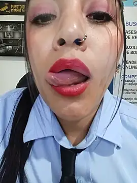 Chat XXX en directo de MAYE__13
