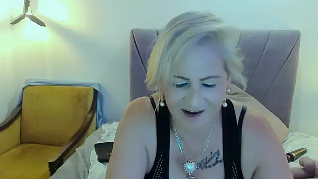 Chat XXX en directo de ScarletHoot_