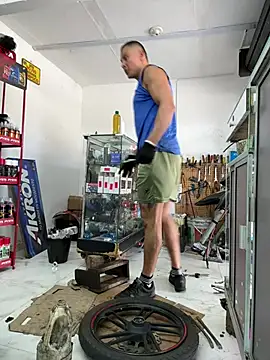 Paul22cm-: διαδικτυακό σόου στην κάμερα