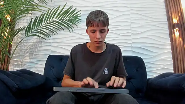 Pavo_tv Adlı Modelin Canlı XXX Sohbeti