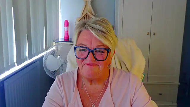 BridgetBlueEyes' Live XXX Chat