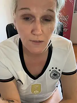 Tinny84 Live XXX-Chat