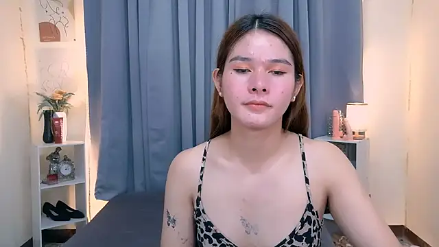 Mimi_Mckinley Pertunjukan Webcam