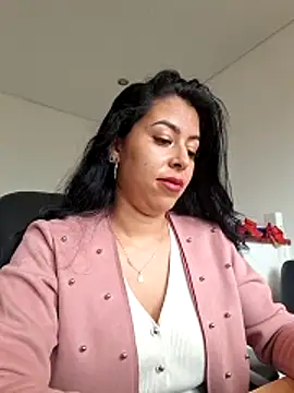 Luianna Adlı Modelin Canlı XXX Sohbeti