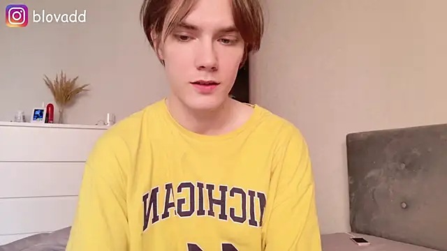 callmenineoneseven's Webcam Show