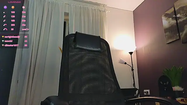 Živý XXX chat laracroftmansion