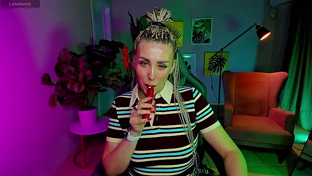 XXX chat uživo modela MonicaRiley