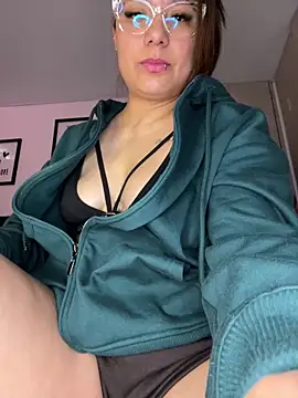 Pretty__Milf's Live XXX Chat