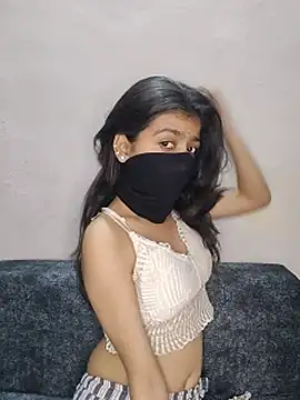 Prihu143 Adlı Modelin Canlı XXX Sohbeti