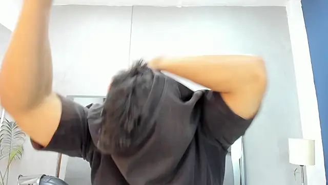 Charlie___Musk Adlı Modelin Canlı XXX Sohbeti