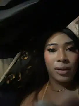 hugecock_tamira Pertunjukan Webcam