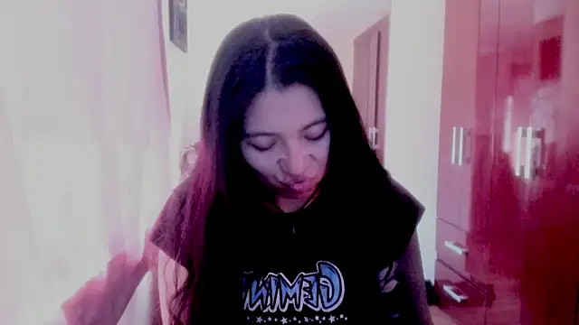 wishm3's Live XXX Chat