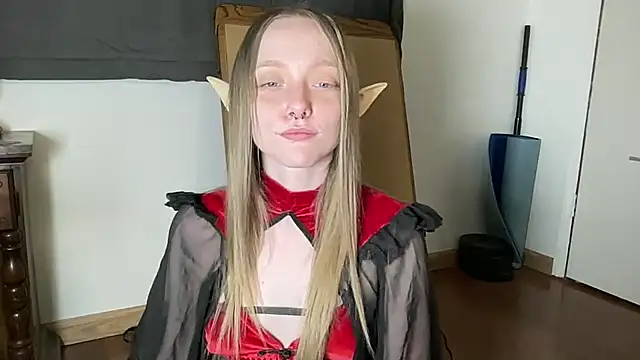 ElfGirlAna Chat XXX in diretta