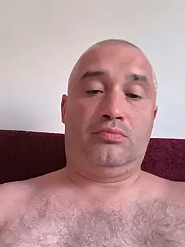 Michal_H_1982: διαδικτυακό σόου στην κάμερα